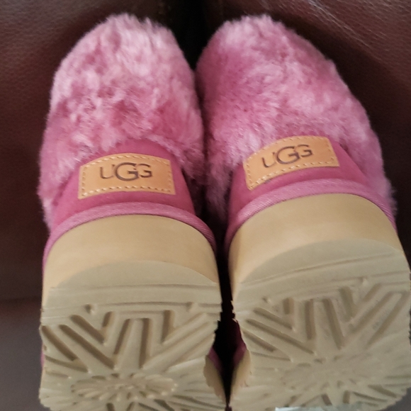 NWOB UGG Classic Mini Fluff 7 Shearling - Picture 13 of 15